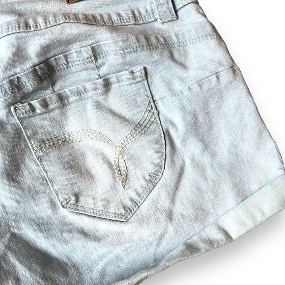 YMI Juniors size 11 Shorts Stretch light wash Distressed - Picture 6 of 8